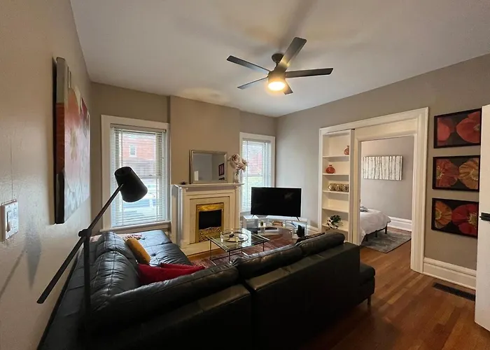 2 Bedroom Totally Renovated And Chic